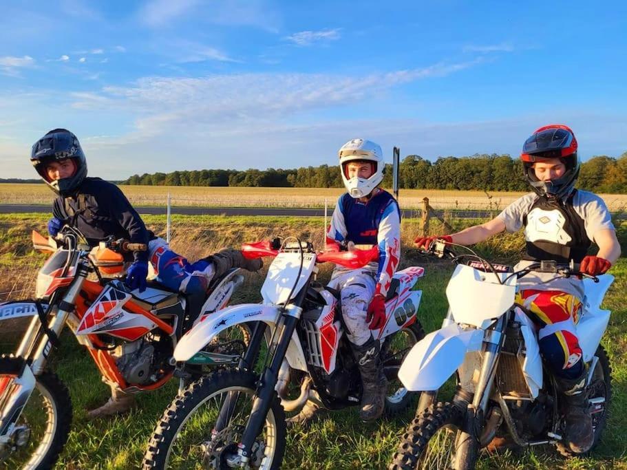 Gite Au Haras D'Agathe Et Ses Princes Les Barils Exterior foto